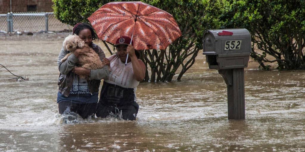 Heavy Rain Causes Flooding, Power Outages In South | Fox News Video