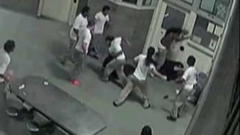 Illinois inmates attack correctional officers on video