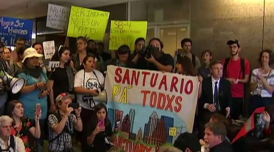 Texas to crack down on sanctuary cities