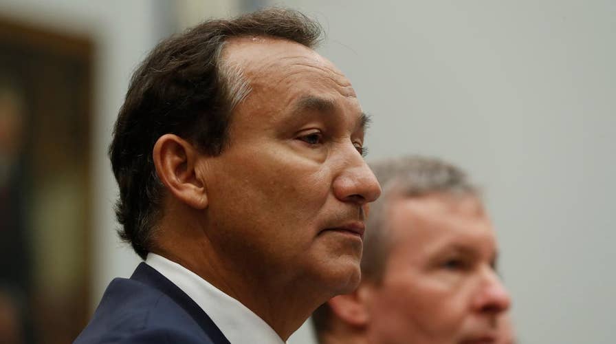 Apologetic United CEO tells Congress: 'We will do better'