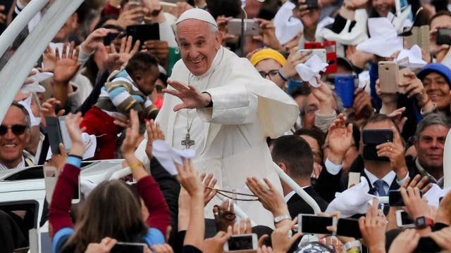 Thousands of pilgrims greet Pope Francis in Fatima, Portugal| Latest ...