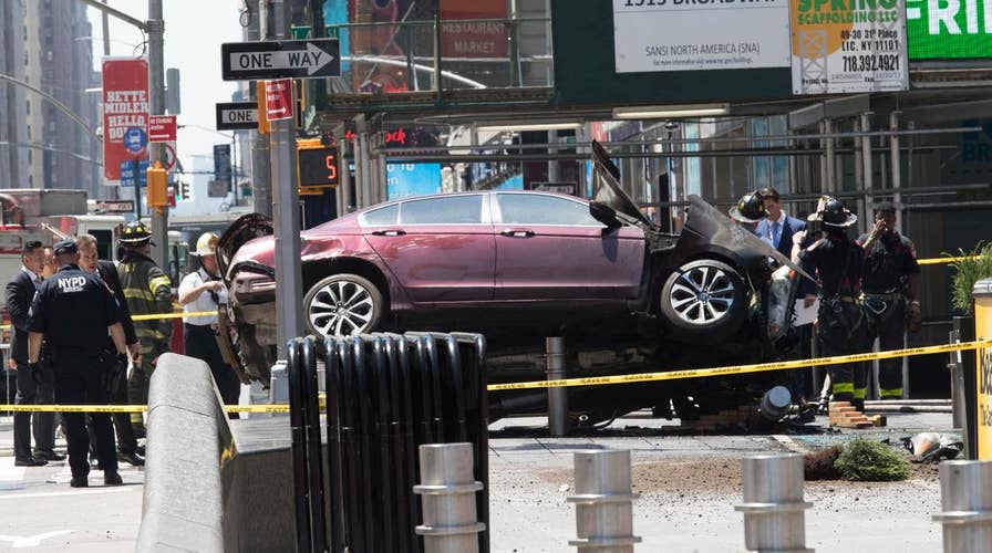 FDNY: 1 dead, 12 hurt after car hits crowd in Times Square