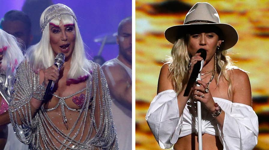 Billboard Music Awards: Cher bares body, Miley covers up