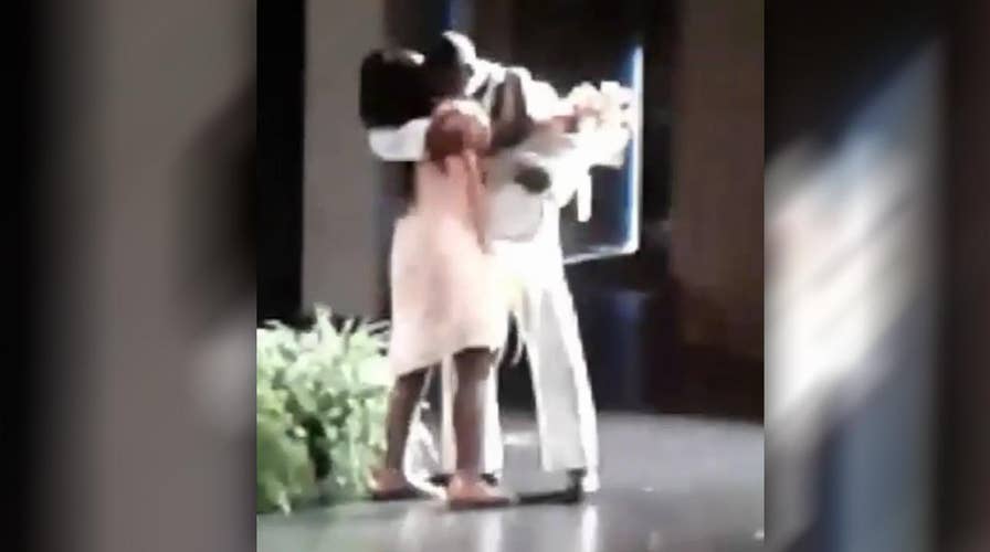 Navy dad surprises daughter at elementary school graduation