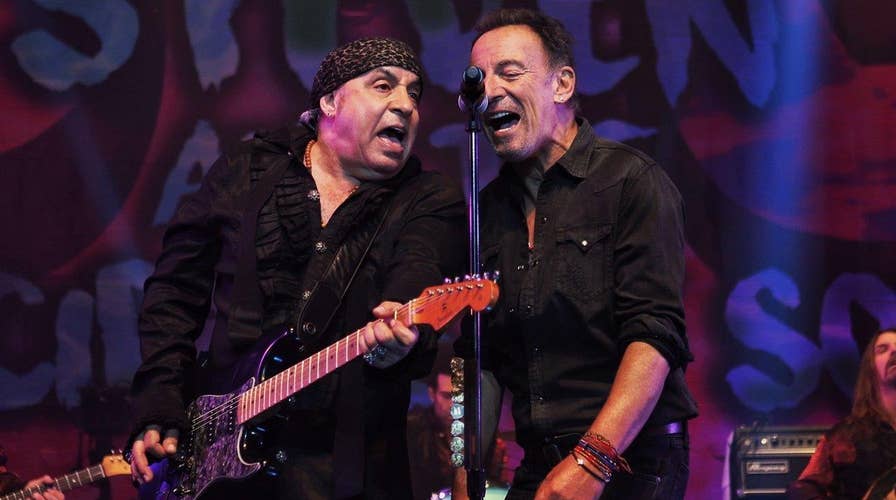 Bruce Springsteen surprises fans