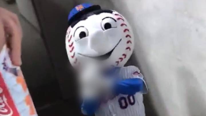 Mr. Met flips off fans, employee fired