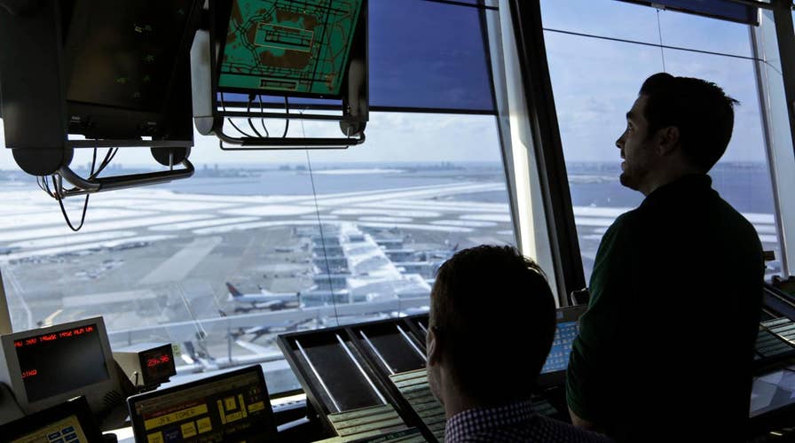 Trump unveils plan to privatize air traffic control system
