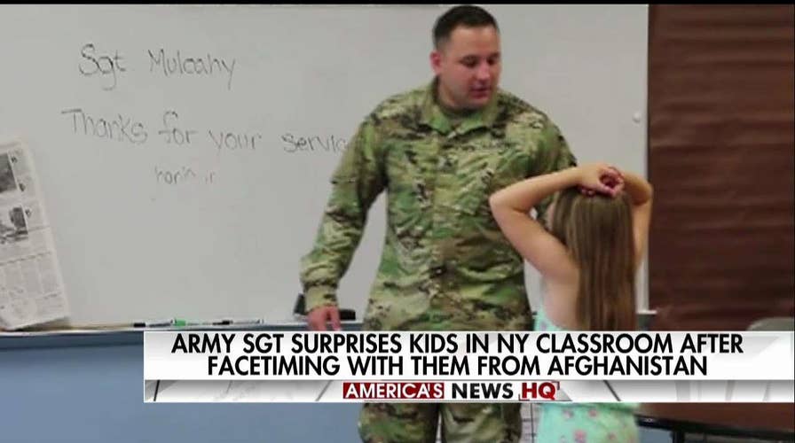 Army sergeant visits school kids