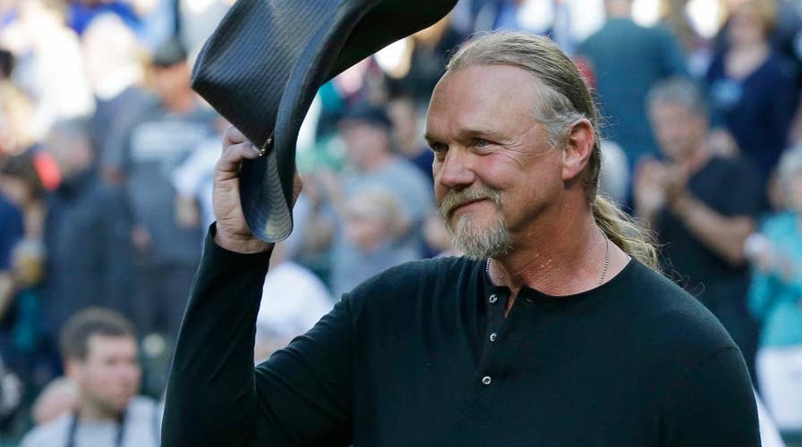 Trace Adkins: 'Honoring the military comes easy'