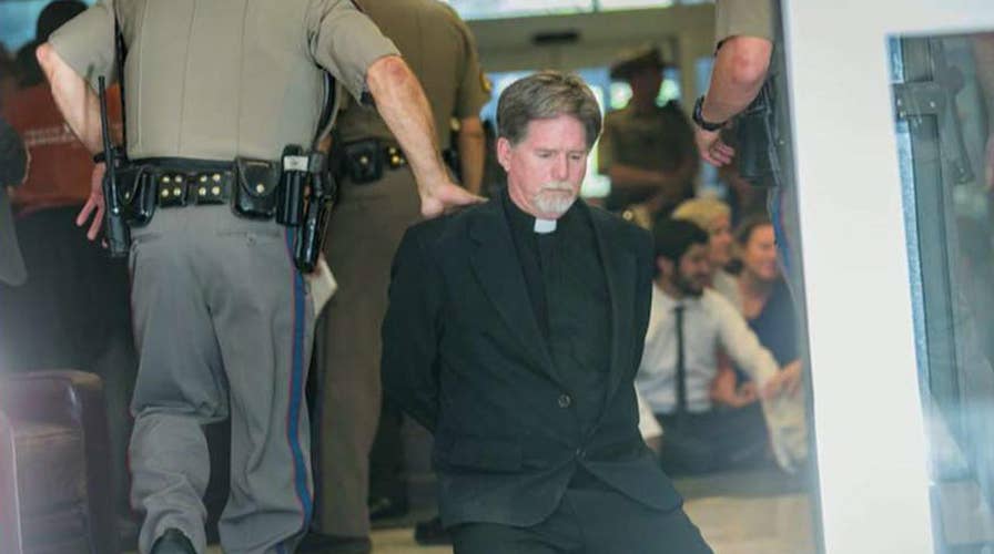 Minister arrested for sanctuary cities protest