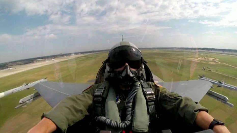 Michigan Air National Guard land stralers, neem eers van die Amerikaanse snelweg af in die weermag