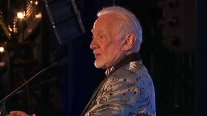 Buzz Aldrin pushes for travel to Mars