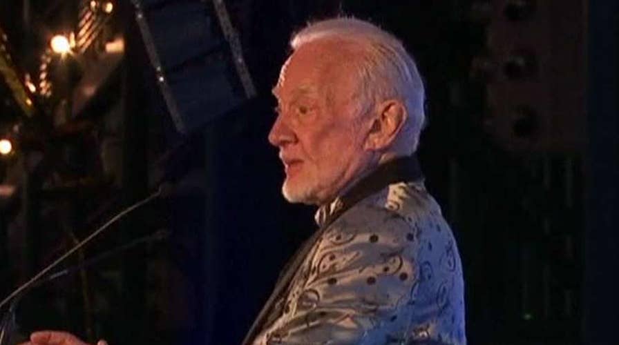 Buzz Aldrin pushes for travel to Mars