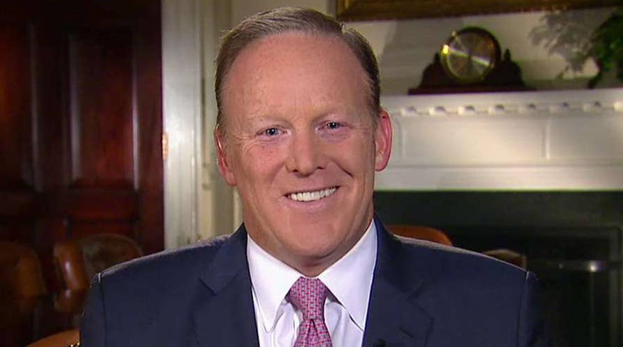 Spicer: I want Scaramucci and Sanders to have fresh start