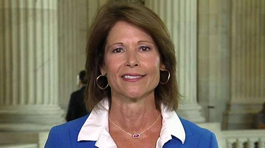 Bustos says Dems must ignore distractions, stay on message