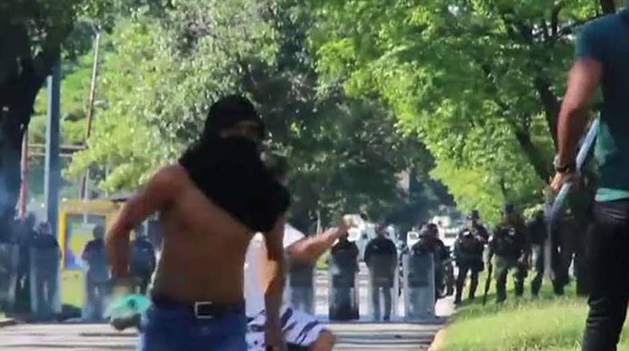 Venezuelan rebels attempt attack on major military base