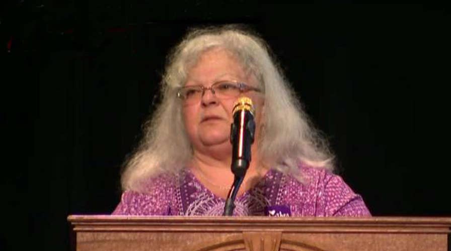 Heather Heyer's mom eulogizes daughter at memorial service