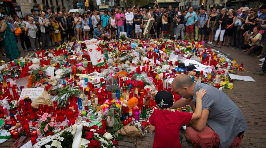 Memorials grow at scene of Barcelona terror attack 