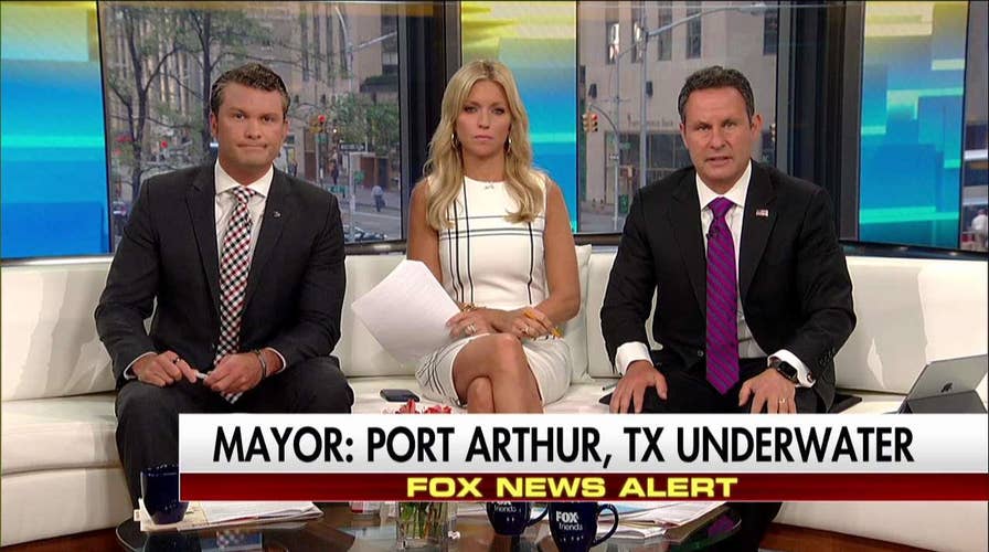 Ted Cruz visits shelters