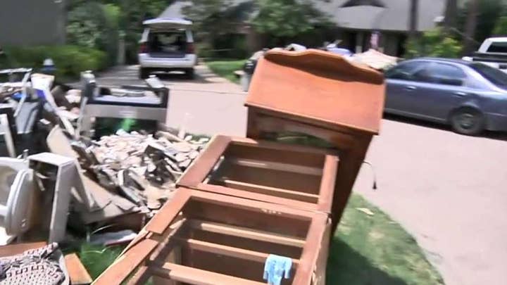 Harvey victims face new problem: 'pickers'