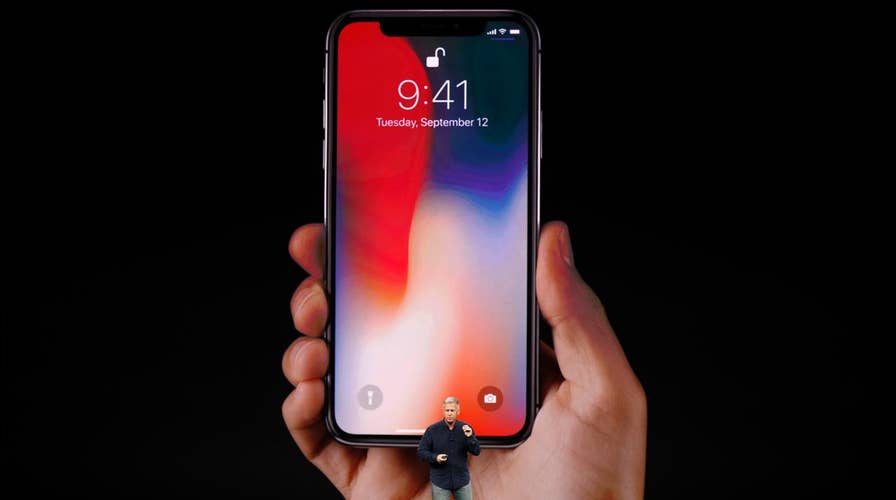 Apple iPhone X: First look at Animojiis