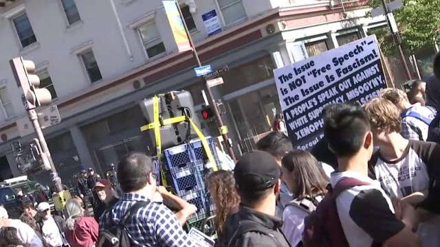 Demonstrators Protest Ben Shapiro S Berkeley Speech Latest News Videos