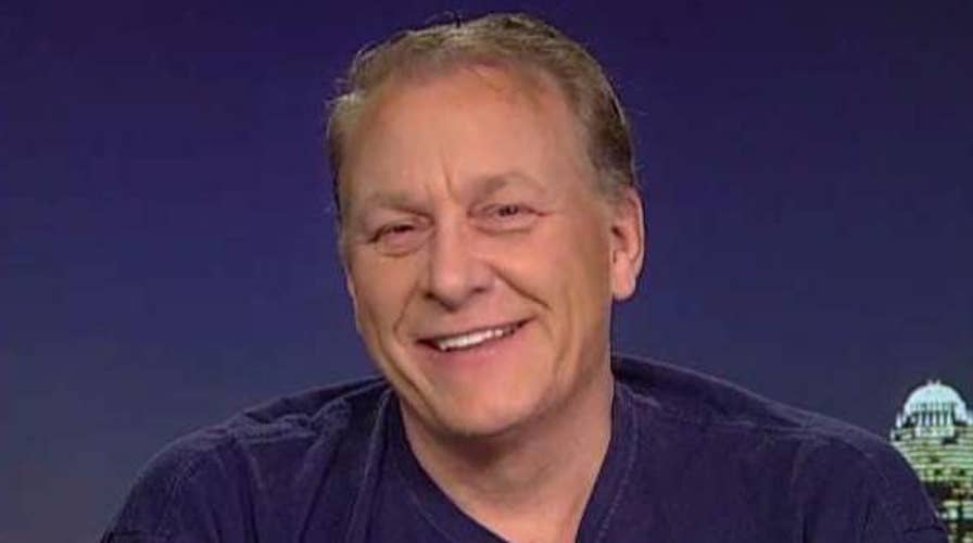 Schilling makes pitch to help Puerto Rico