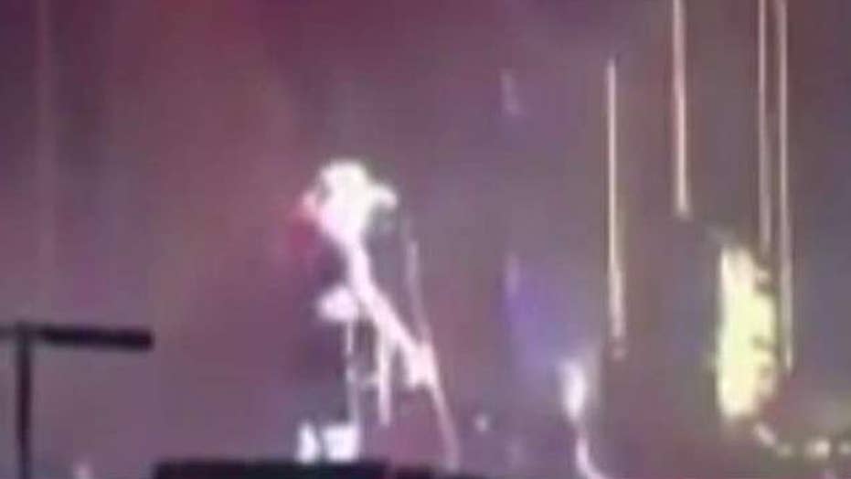 Jason Aldean flees gunfire during concert on Vegas strip