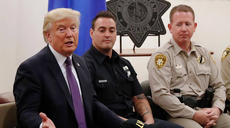 President Trump meets with Las Vegas first responders