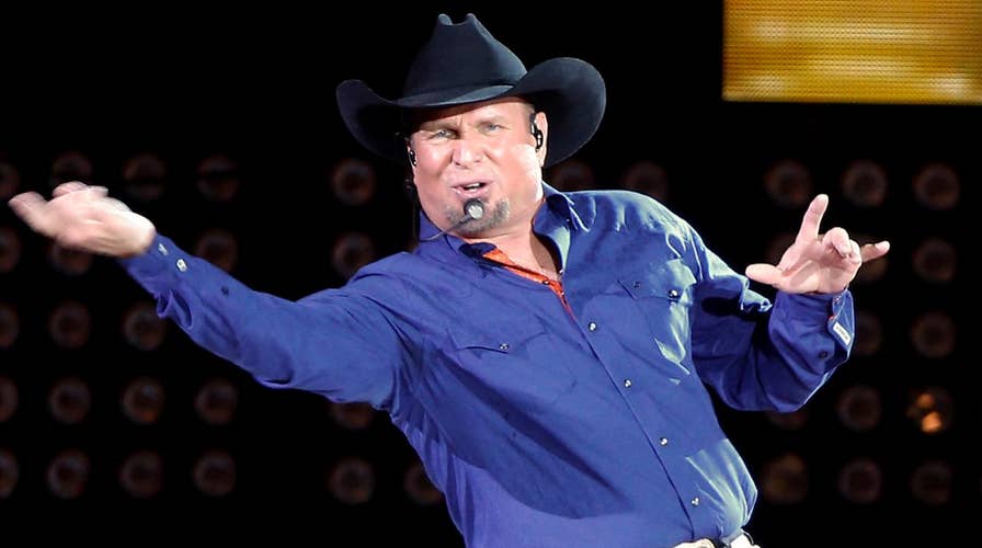 Garth Brooks surprises Indianapolis kids with football camp