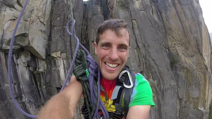 Man jumps 800 feet off Yosemite cliff without parachute