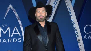 Garth Brooks admits he's 'nervous' at CMA Awards - Fox News
