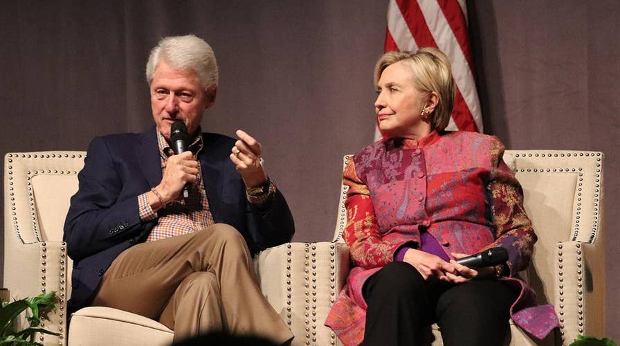 Clintons return to the stage amid Dems civil war