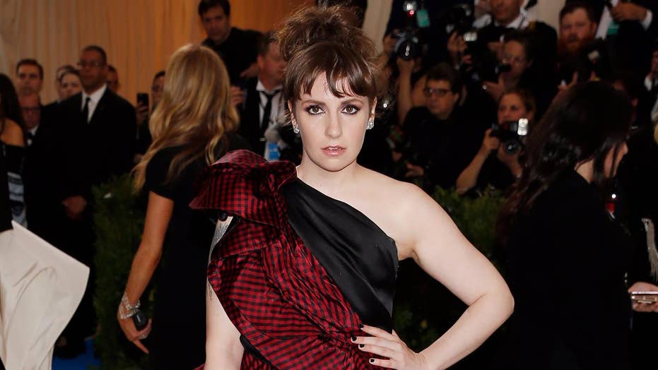 Next photo of Lena Dunham