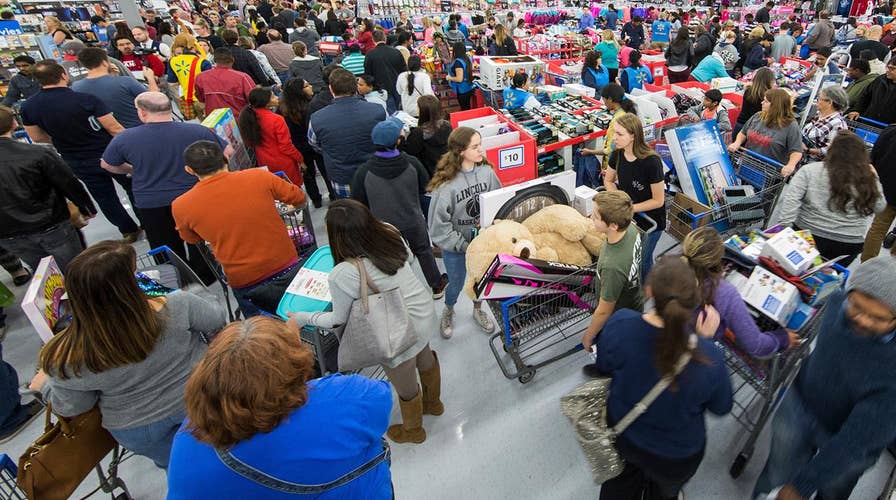 Retailers compete with e-stores for holiday dollars