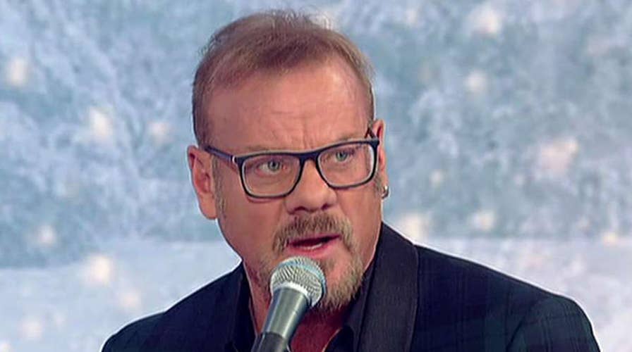 Phil Vassar performs Silent Night