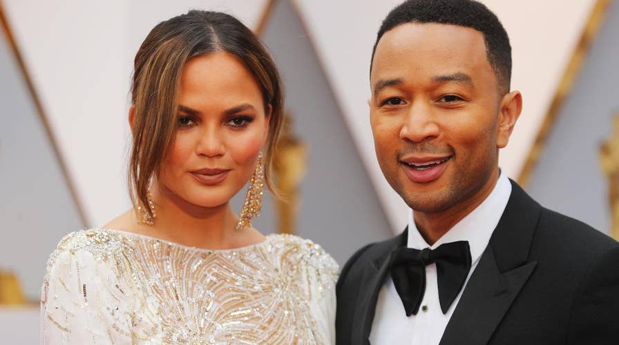 Chrissy Teigen live-tweets horrendous (and hilarious) flight to nowhere