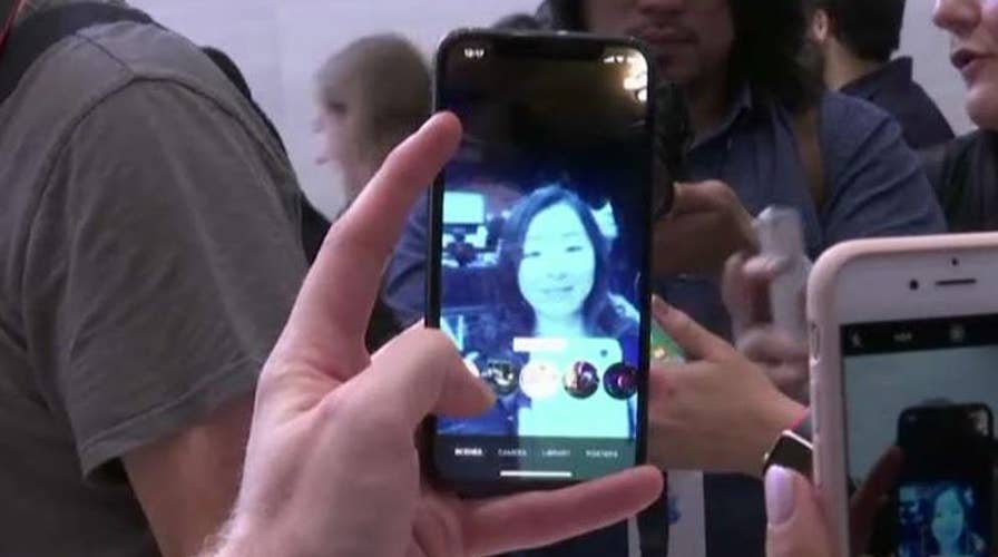 Apple apologizes for slowing down older iPhones