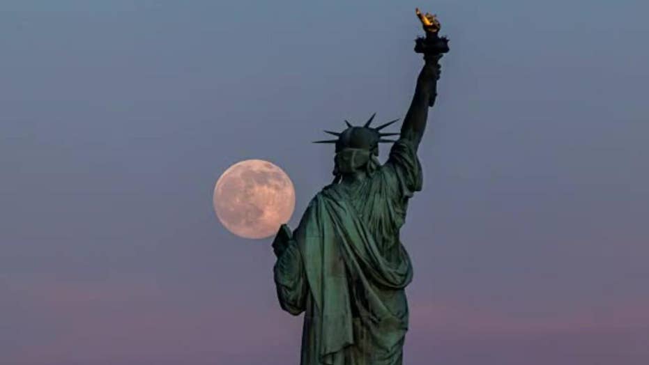 Super Blue Blood Moon Reminds Us That Despite Chaos On Earth
