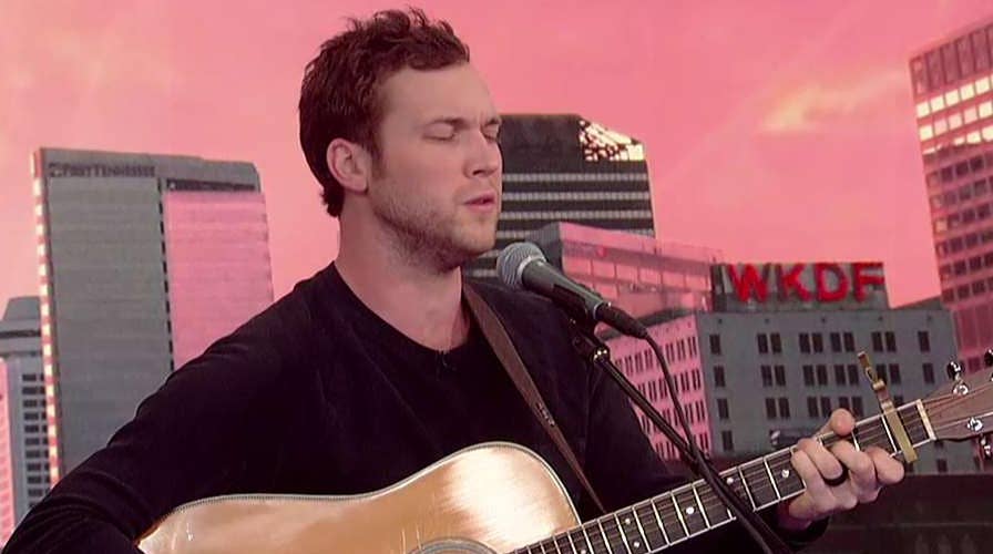 Phillip Phillips performs 'Dance With Me'