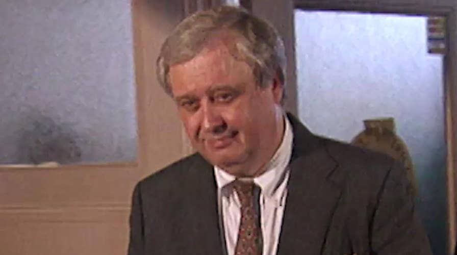 'Mob scene' as lawyers for Paula Jones file suit