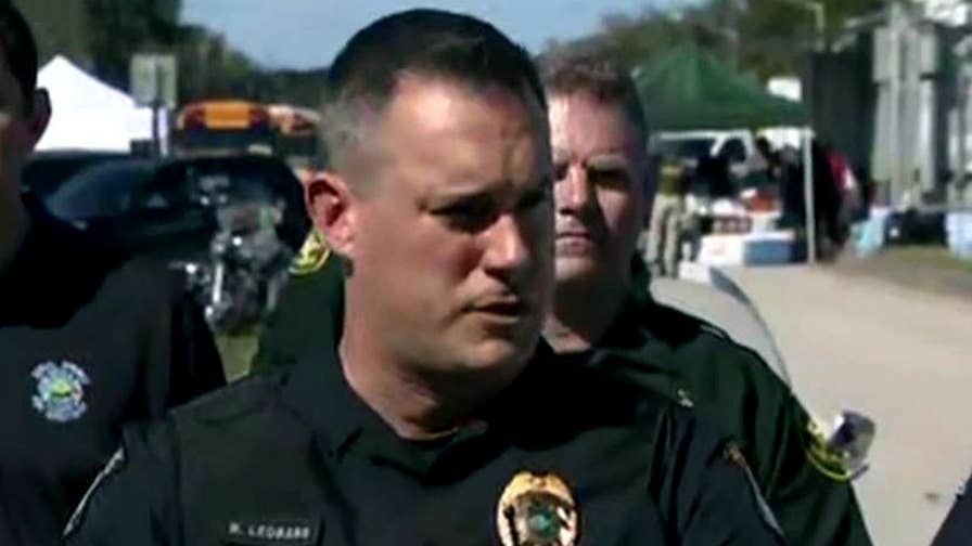 Coconut Creek Police Officer Michael Leonard describes seeing Florida school shooting suspect walking on the sidewalk.