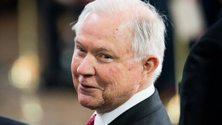 Sessions dines with DOJ officials after Trump's criticism