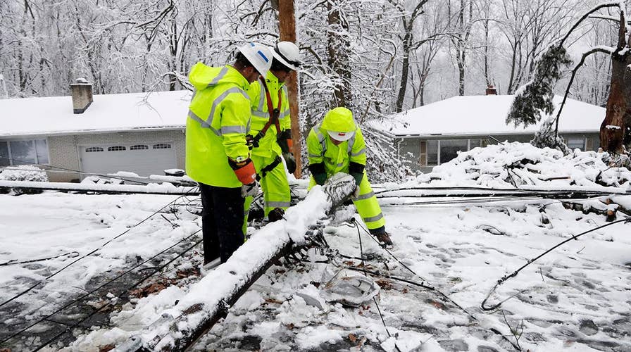Nor'easter snarls travel, causes power outages in Northeast
