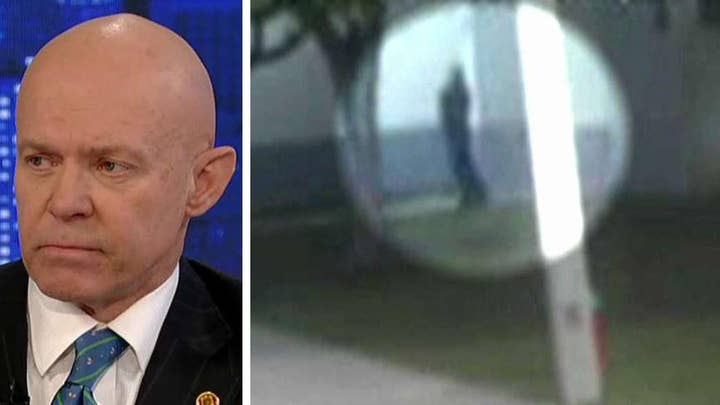 Retired NYPD detective reacts to Parkland surveillance video