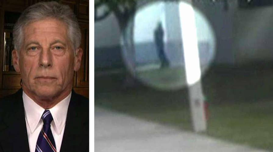 Mark Fuhrman analyzes Parkland shooting surveillance video