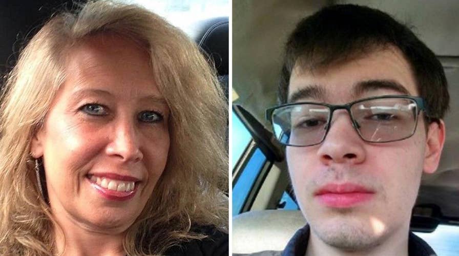 Manhunt for man who confessed to double murder on Facebook