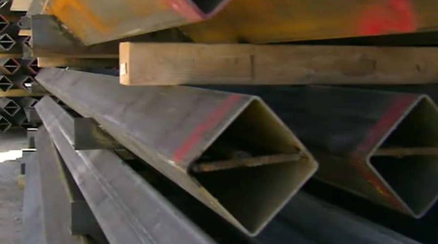 Border fence construction under way in New Mexico