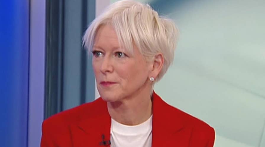 Former Cosmo editor-in-chief talks navigating online dating