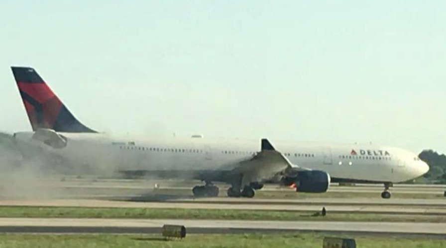 Video shows smoke billowing from Delta plane